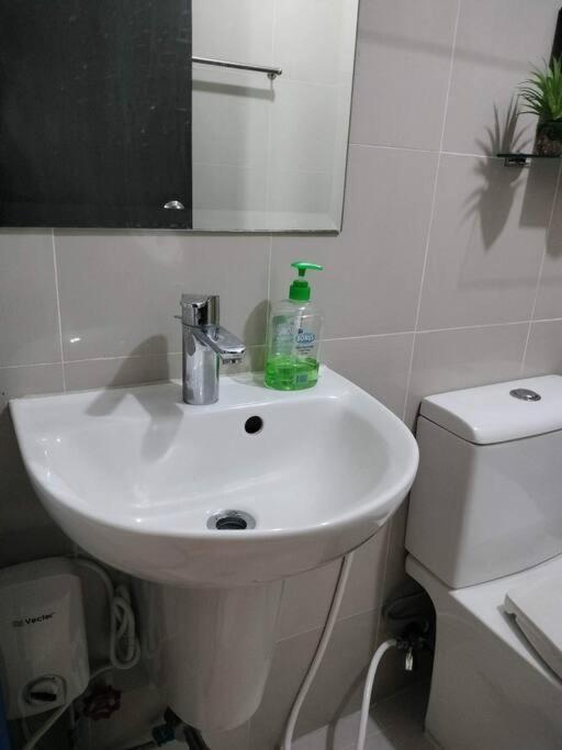 Cubao Manhattan Heights, Unit 8Bc Tower B, 1 Br Manila Exterior photo