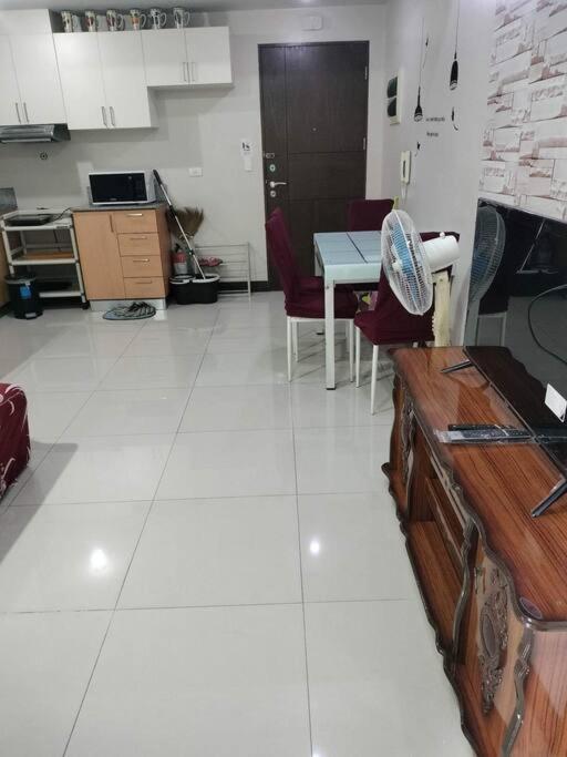 Cubao Manhattan Heights, Unit 8Bc Tower B, 1 Br Manila Exterior photo